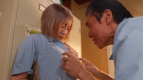 Sự chăm sóc tận tình của nàng y tá vú to